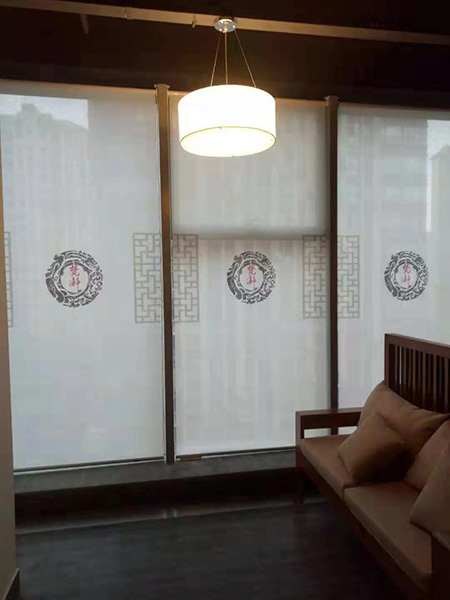 梵瀞休息室半遮光卷卷帘实景.jpg
